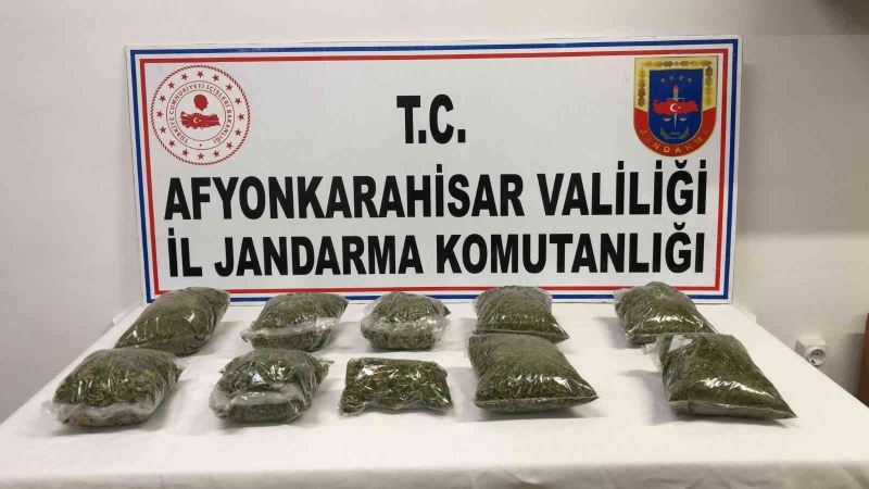 1 kilo 810 gram esrarla yakalanan şahıs adli kontrol şartıyla serbest bırakıldı
