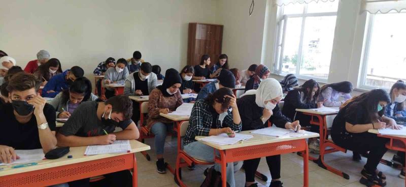 Teknik imkanlarla donatılan kütüphaneyi 28 ayda 13 bin öğrenci ziyaret etti
