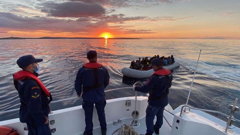 Yunan unsurlarınca geri itilen 67 düzensiz göçmen kurtarıldı
