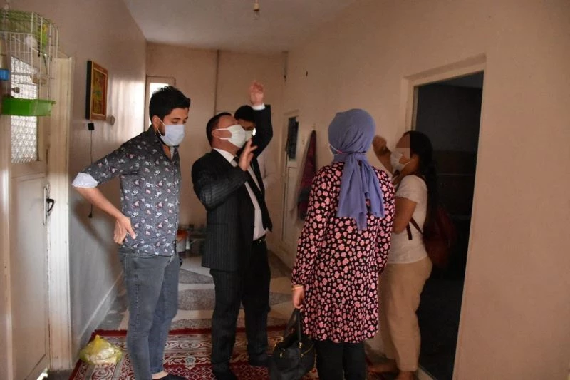 Çocuklarıyla beraber yaşama tutunmaya çalışan annenin harabe evini Bağlar Belediyesi onaracak
