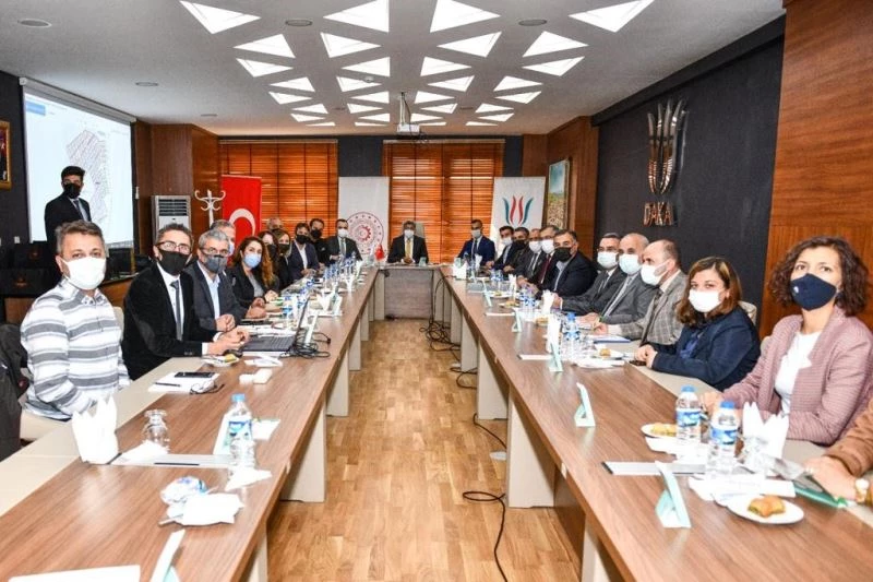 Vali Bilmez, tekstil yatırımcıları ile bir araya geldi
