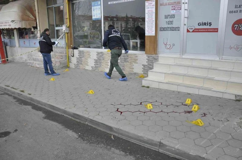 Eşiyle ilişkisi olan kişi ile babasını bıçaklayan sanık hakkında mütalaa verildi
