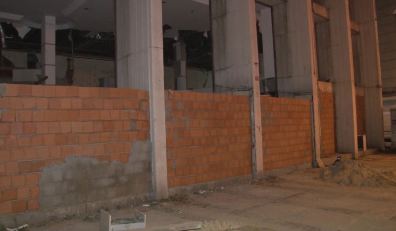 Reza Zarrab’ın holding binasının girişine hırsızları engellemek için duvar örüldü
