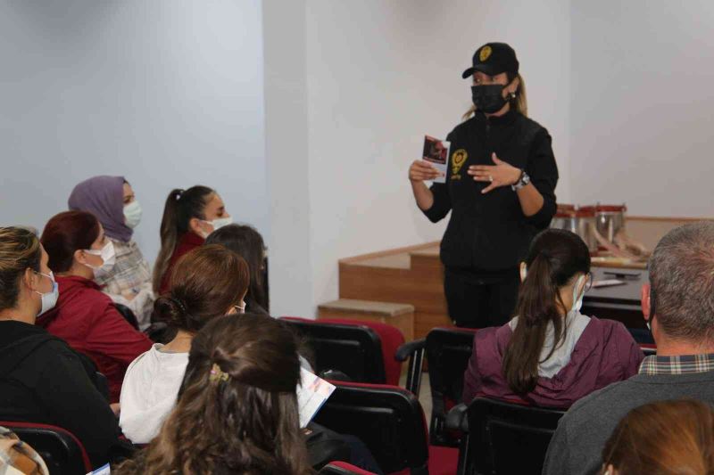 250 kursiyere ‘En İyi Narkotik Polisi Anne’ projesi anlatıldı
