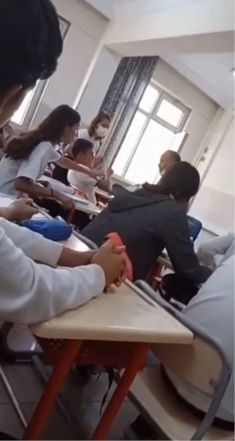 Felsefe öğretmeninden ders ortasında gürültü dayağı

