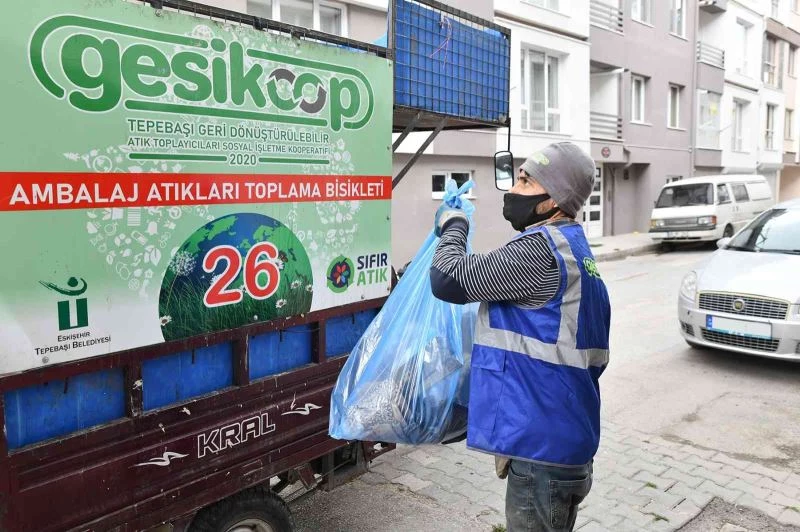 Tepebaşı’nda güvenle çalışan toplayıcılar 1 yılda 3 bin ton atık topladı

