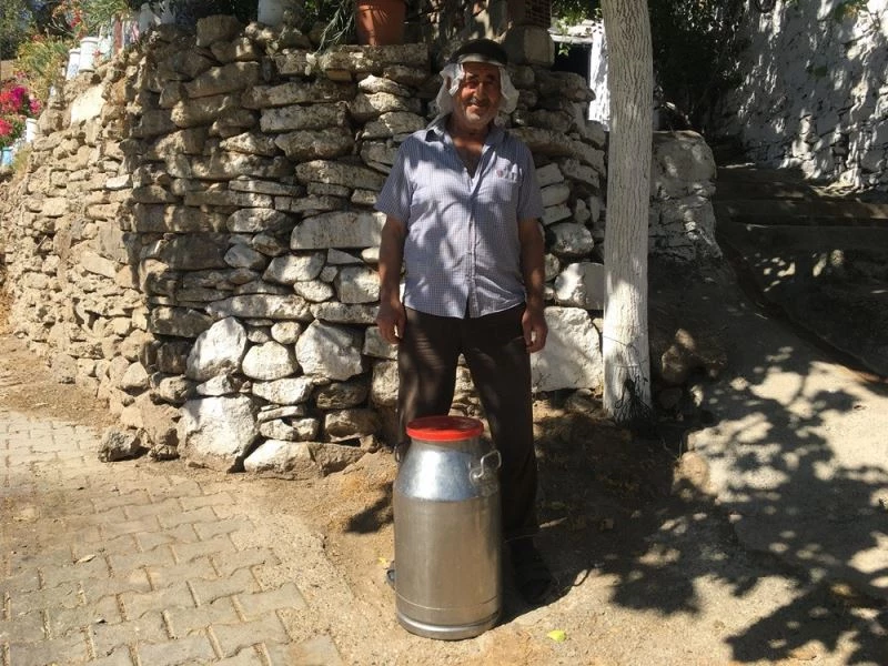 Bu süt güğümlerine, süt toptancılarından başkası dokunmuyor
