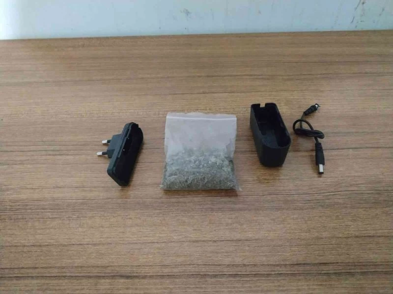 Şarj cihazından uyuşturucu çıktı
