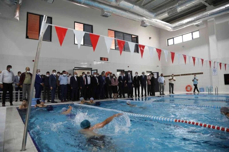 Karkamış yüzme havuzu hizmete girdi
