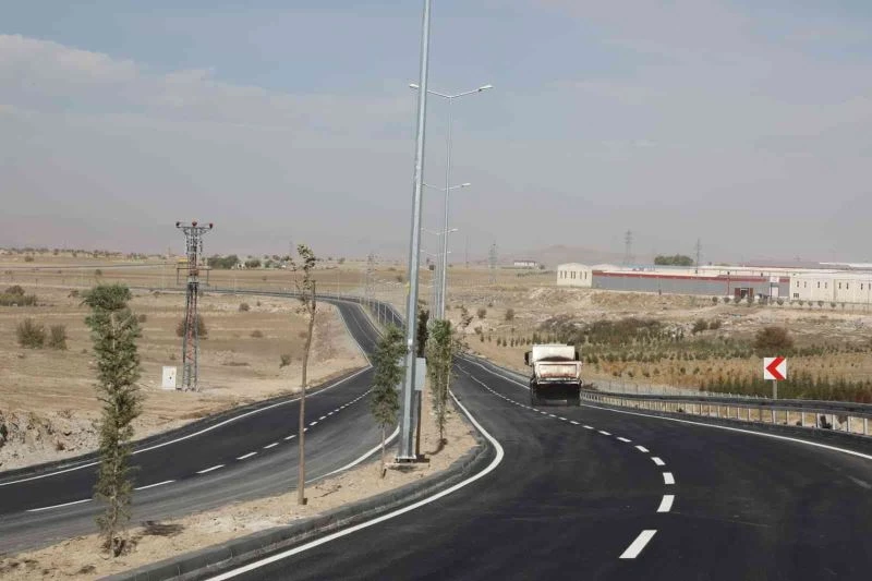 Mimarsinan Organize Sanayi Bölgesi’ne yeni bağlantı yolu tamamlandı
