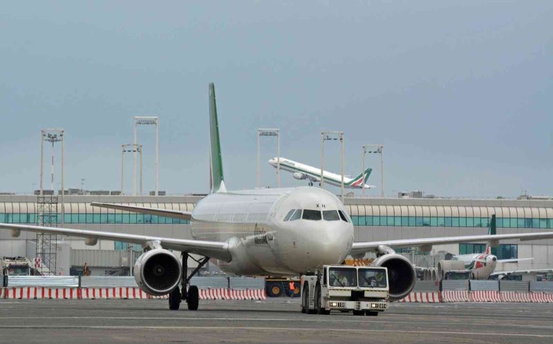 İtalya’nın 74 yıllık havayolu firması Alitalia faaliyetlerini sonlandırdı
