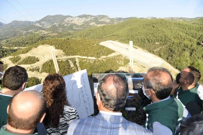 Milletvekili Durmuşoğlu ve DSİ Genel Müdürü Yıldız Savrun Barajı’nda incelemede bulundu
