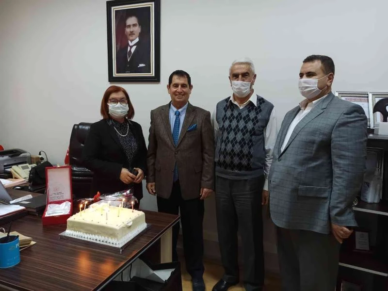 Emekliye ayrılan Eskişehir İl Kültür Turizm Müdür Yardımcısı Mecit Uyanık plaketle ödüllendirildi
