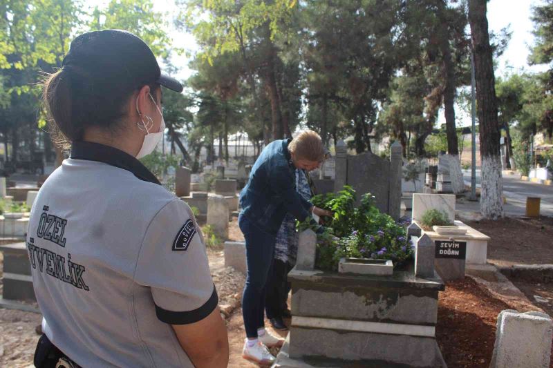 Mezarlıktan korkanlara özel güvenlik
