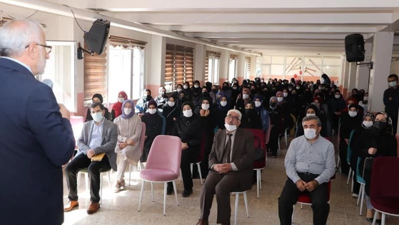 Müftü Akkuş öğrencilerle bir araya geldi
