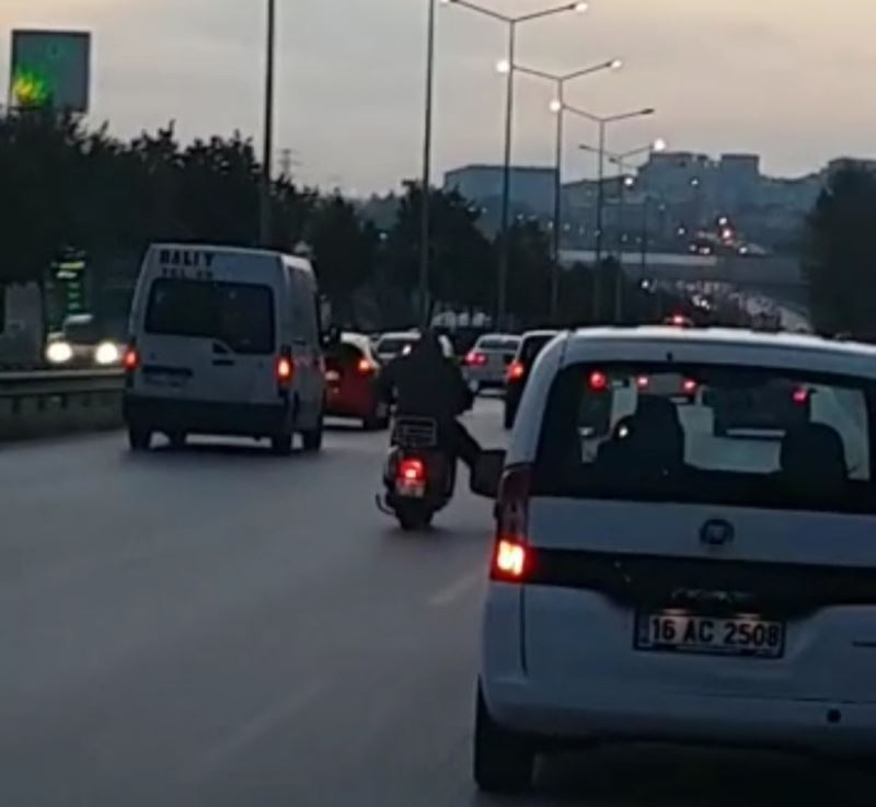 Bursa’da iki motosikletinin ilginç anları kameralara yansıdı
