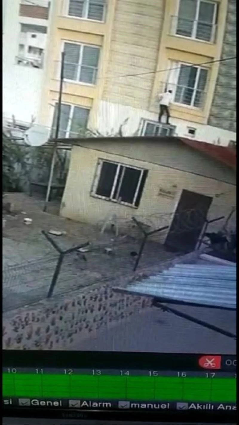 Hırsızlık için girdi, ev sahibine denk gelince aşağı atlayarak, kaçtı
