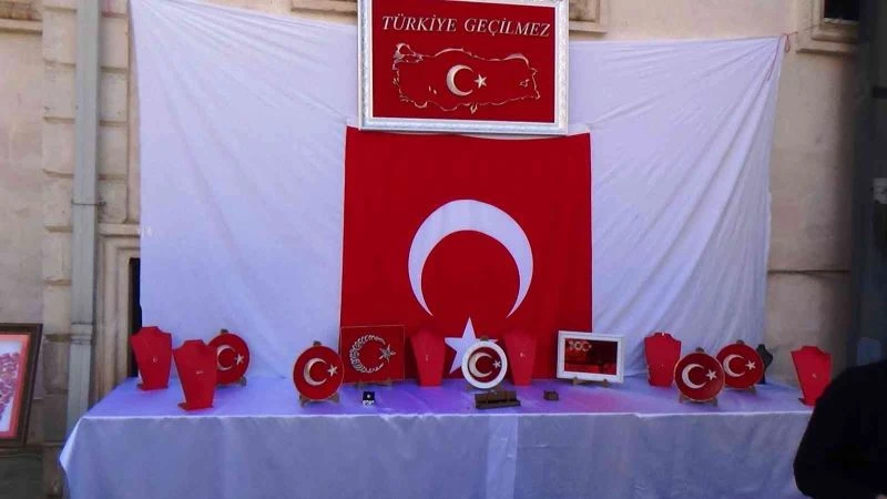 Batman’da İstiklal Marşının 100. yıl sergisinde 100 farklı eser sergilendi
