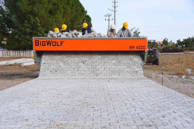 Kemerdamları Mahallesine parke taşı döşeniyor
