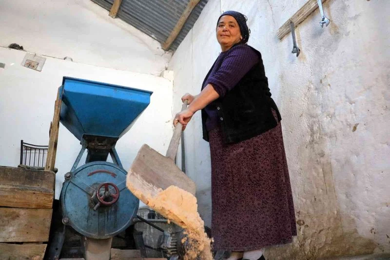 Değirmenci bacı 30 yıldır karınca gibi çalışıyor
