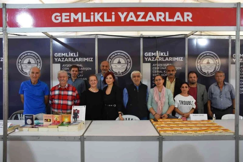 Gemlikli yazarlar okurlarla buluştu
