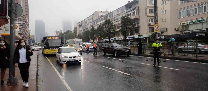 Beşiktaş’ta milyonluk kaza: 4 araç birbirine girdi
