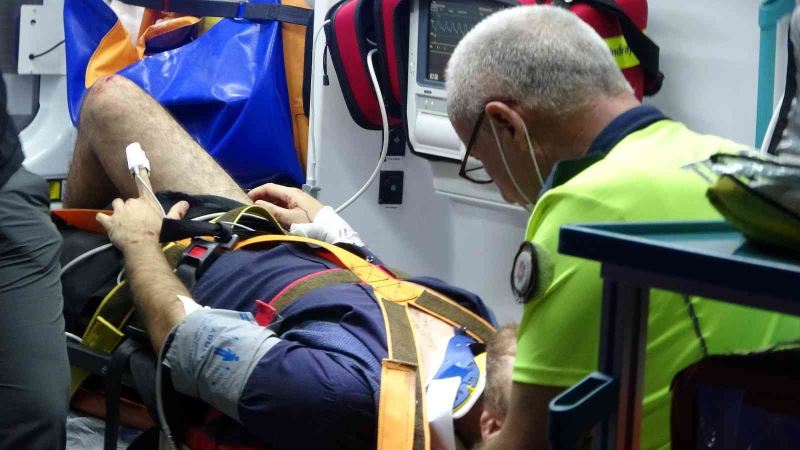 Antalya’da 4 kişinin yaralandığı kaza sonrası adeta can pazarı yaşandı
