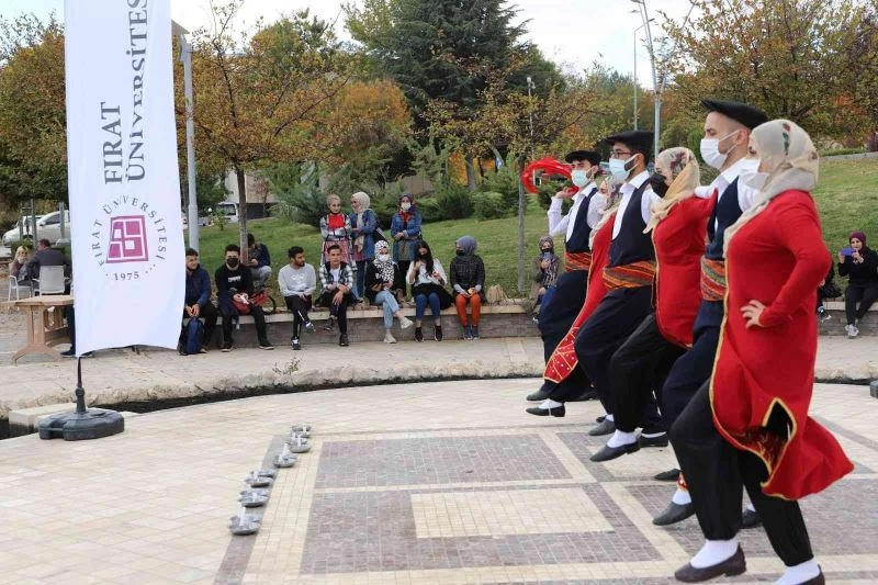 Kampüste öğrenciler halk oyunları ile gönüllerince eğlendi
