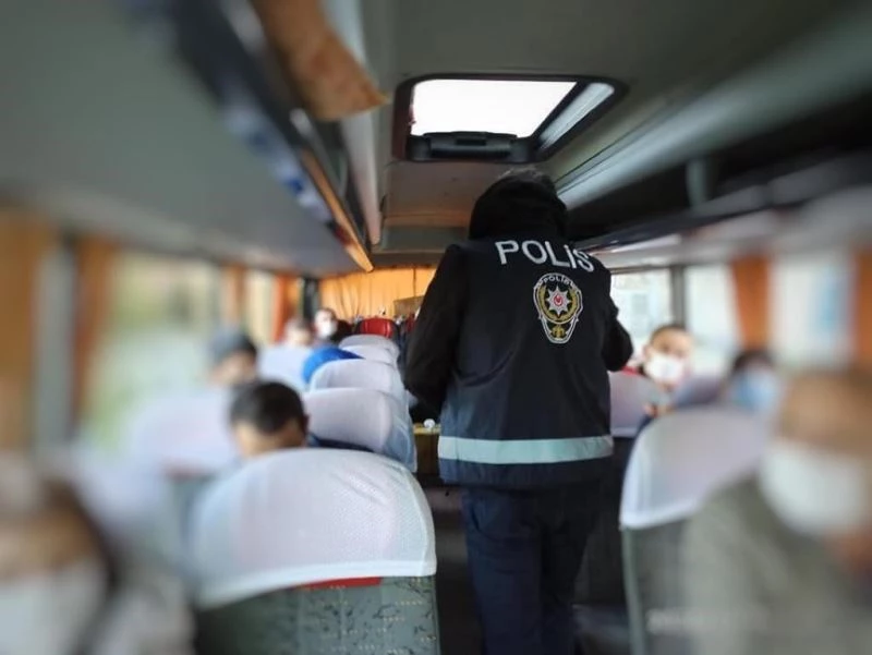 2 günlük denetimlerde 49 aşısız yolcu tespit edildi
