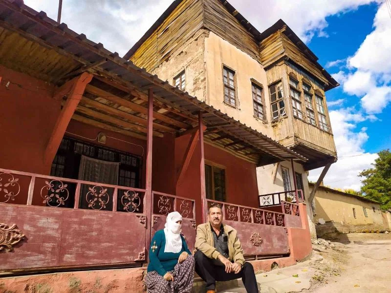 Hüseynik Mahallesi’ndeki tarihi konaklar, sonbaharla birlikte ayrı bir güzelliğe büründü
