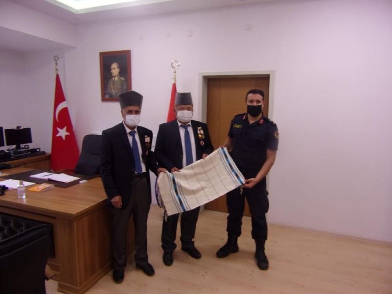 Kıbrıs gazilerden İlçe Jandarma Komutanı Ersoy’a hoş geldin ziyareti

