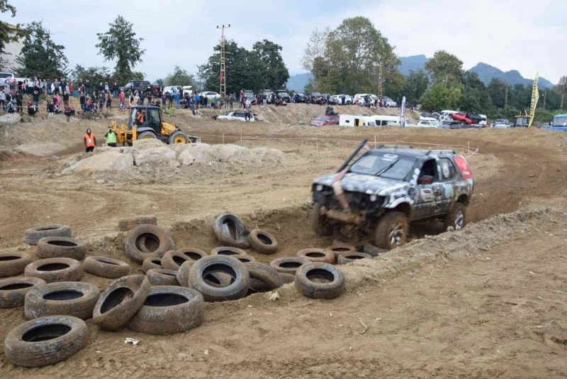 Espiye’de düzenlenen off-road yarışı şehitlere atfedildi
