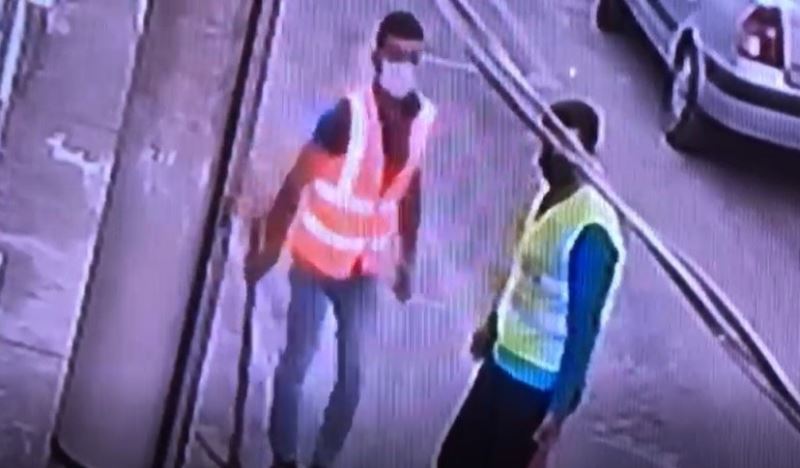 Yok artık dedirten hırsızlık kamerada: İşçi yeleği giyip fiber kablo çaldılar
