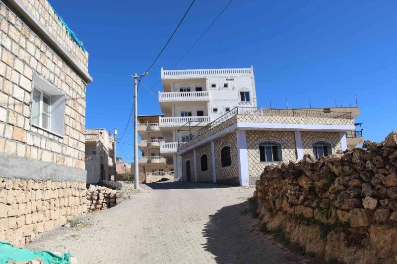 Yıllar önce göç etmek zorunda kaldıkları köy terörden arındırılınca geri dönüşler başladı
