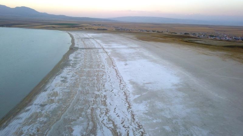 Kuraklık, Arin Gölü’nün yüzde 15’ini kuruttu

