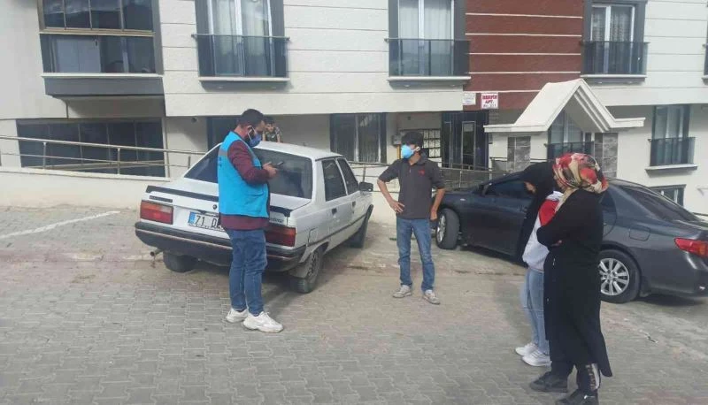 PCR testi pozitif olan çocuk, babasının otomobili ile 5 yaşındaki çocuğa çarptı
