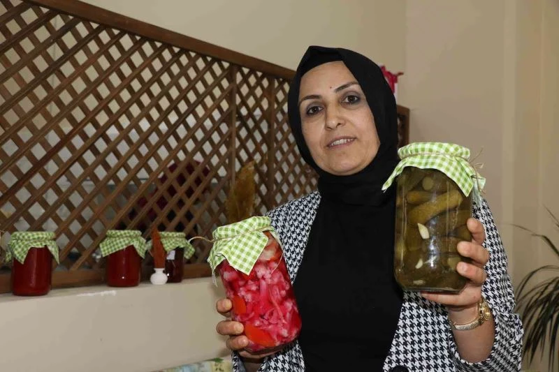 Kız kardeşler hayallerini gerçeğe dönüştürdü: Turşucu dükkanı açtılar