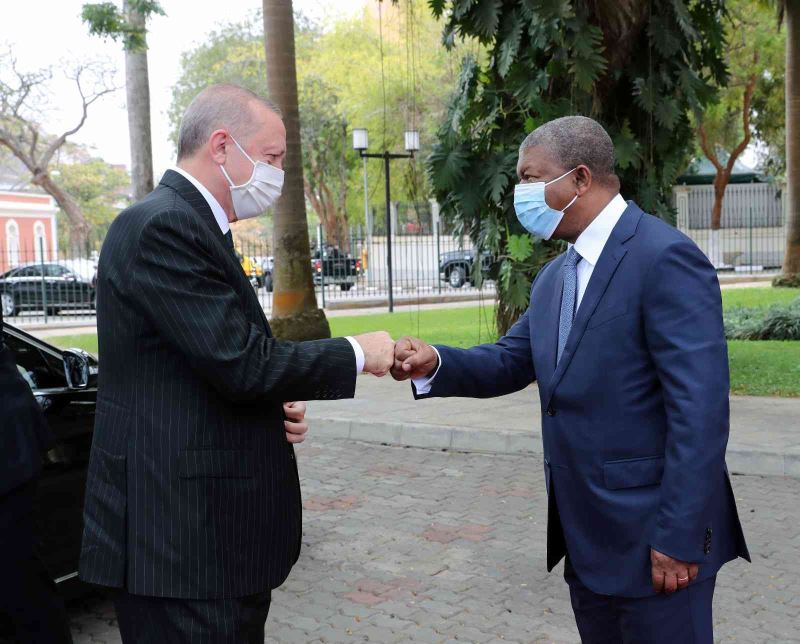Cumhurbaşkanı Erdoğan, Angola’da resmi tören ile karşılandı

