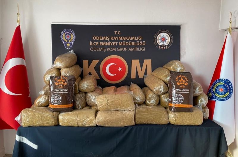 İzmir’de 215 kilogram kaçak tütün ele geçirildi
