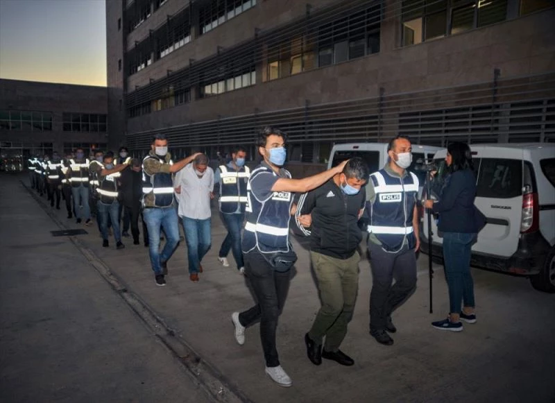 İçlerinde bir uzman çavuş bir nüfus memurunun da olduğu suç örgütü çökertildi
