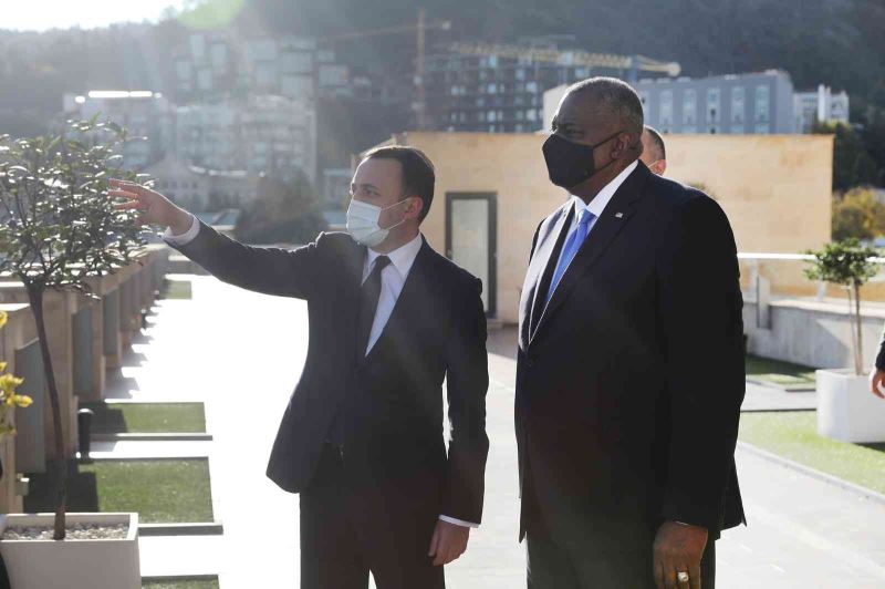 ABD Savunma Bakanı Austin, Gürcistan Başbakanı Garibaşvili ile bir araya geldi
