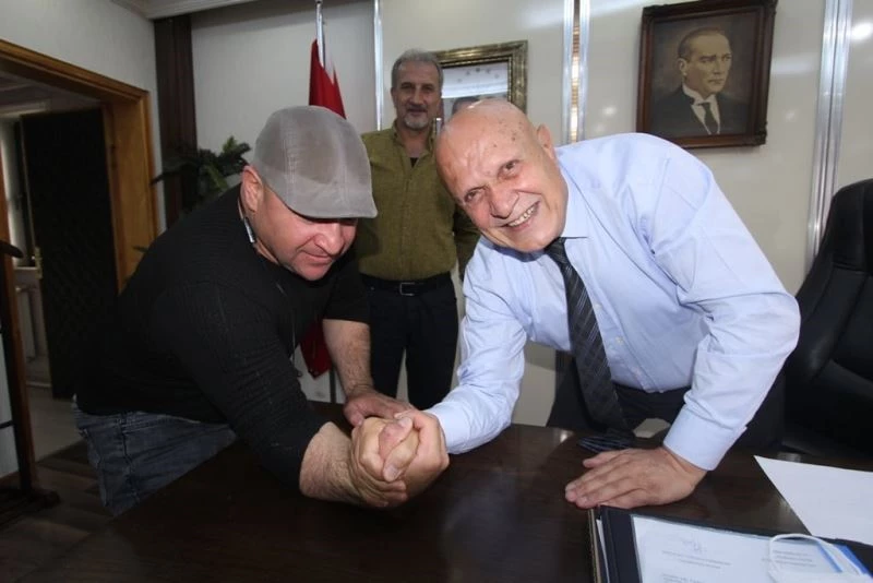 Bilek güreşinde Bayburt’un bileği bükülmüyor
