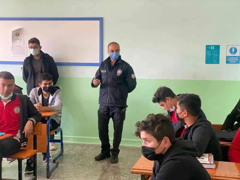 Lise öğrencilerine trafik eğitimi verilmeye başlandı
