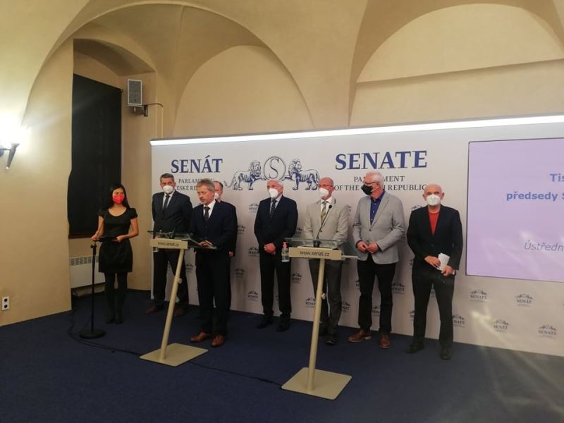 Çekya Senatosu, Devlet Başkanı Zeman’ın yetkilerini elinden alabilir
