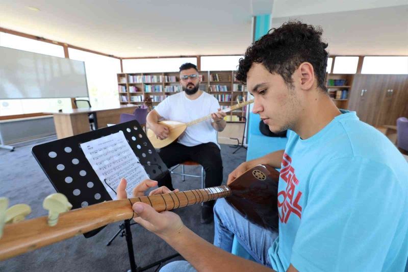 Başiskele’de ücretsiz müzik okulları yeniden başlıyor
