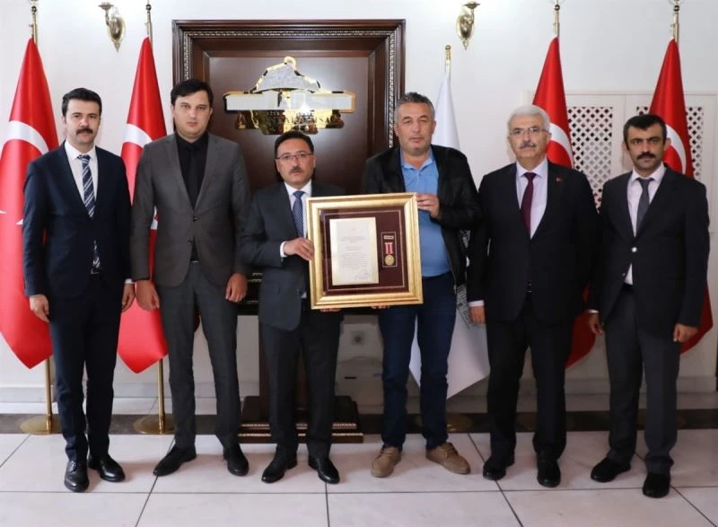 Afyonkarahisar’da kahramanın ailesine devlet övünç madalyası
