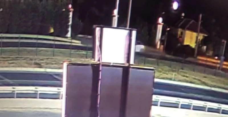 Otomobilin yayaya çarpıp havaya savurduğu anlar kamerada: 1 ölü
