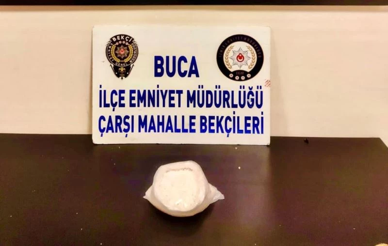 Bekçilerin durduğu araçtan yarım kilo uyuşturucu çıktı
