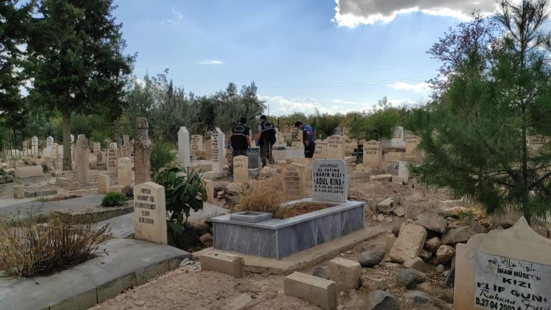 Şanlıurfa’da korkunç olay: Mezarlığa bırakılan çantada bebek cesedi çıktı
