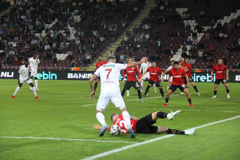 Süper Lig: A. Hatayspor: 0 - Gaziantep FK: 0 (İlk yarı)
